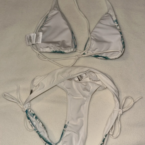 Perry Ellis Triangle Bikini - Picture 2 of 4